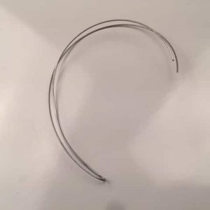 Cut about 12 inches of wire and fold in the middle making a half moon.